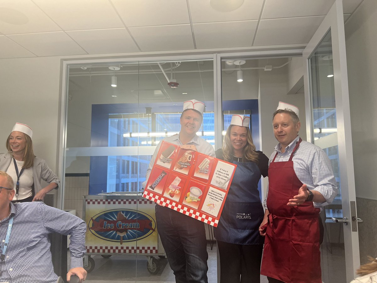 ArtemisUAL's tweet photo. An afternoon ice cream break sponsored by DT! 🍧🍨🍦we all screamed for ice cream! Thank you! @grantmillie @jason_ual you made a 3 hour IRROPS strategy meeting much **cooler** https://t.co/ikerWW8dZo