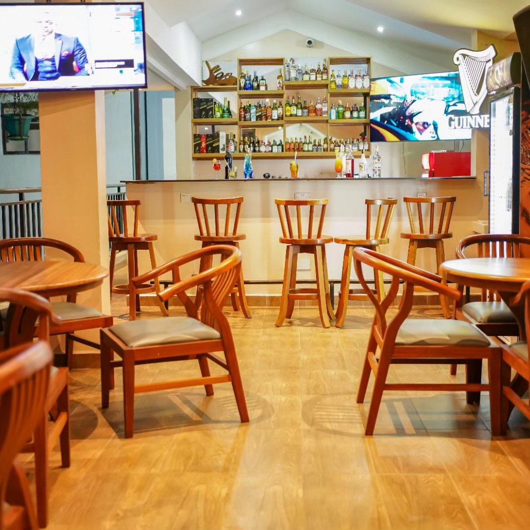 HComster's tweet photo. Sherehe sheria 👨‍⚖️🎉

Hii weekendi vuta pumz ukiwa Mtwapa's best kept secret 🤫

Our poolside restaurants &amp; bar serve up the perfect atmosphere for good vibes🍹🍻

The Swimming Pool 👙🩳is open to ALL so bring the kiddos down for a wonderful weekend 🤩

Tuko tayari! Karibu 🌴☀️💙 https://t.co/CckIC3vhPl