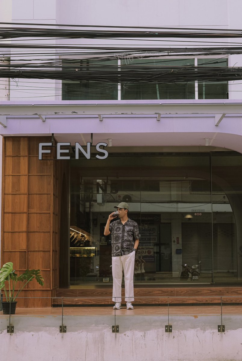 ksabsabb's tweet photo. FENS คาเฟ่น้องใหม่ เปิด soft opening ให้ชาวฮอปมาเช็คอิน วันนี้ลอง cold brew หอมๆสดชื่น อีกตัวที่แนะนำ "FENS" สดชื่นมากก หอมมากก เป็น signature ของร้าน ต้องมาลองนะครัช📍ซ.ศรีนครินทร์ 42 (ตรมข้ามซีคอน) 🚉 สายสีเหลือง(สวนหลวง ร.9) #BasHopping #cafeteller @CAFETELLER @aroii #aroii https://t.co/mHuqKTUYFQ