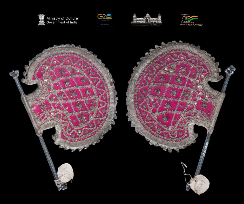 victoriamemkol's tweet image. 𝗠𝘂𝘀𝗲𝘂𝗺 𝗳𝗿𝗼𝗺 𝗵𝗼𝗺𝗲-

Handheld fan in silver decorated with silver zari works | From the reserve collection of the Victoria Memorial, Kolkata 

#VMH #VictoriaMemorialHall  #handfans #pankhas #silverfan #antique #museumfromhome #ourcultureourpride