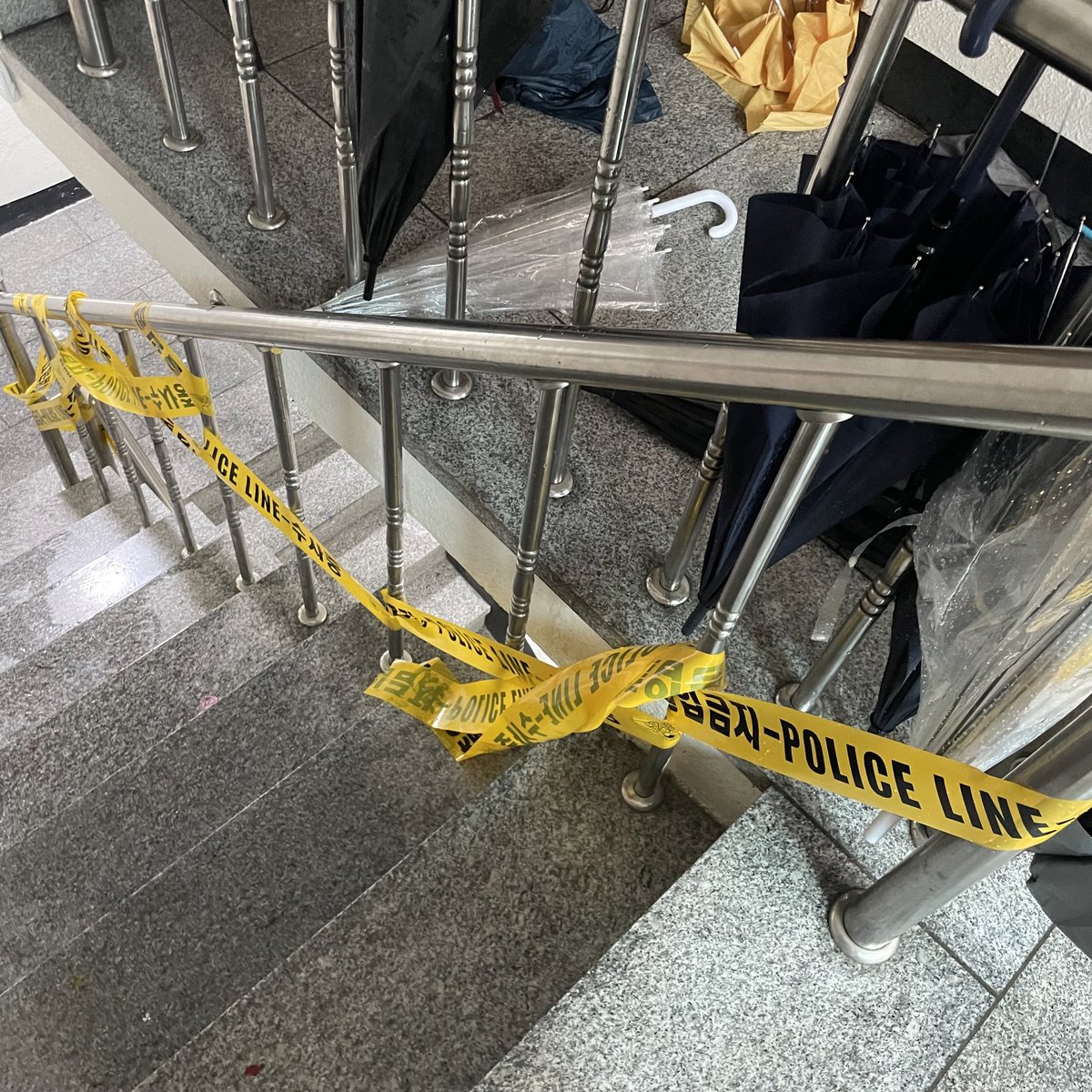 ㅠㅠ세븐틴카페생각남
수사중 아닙니다.
이벤트예요(사건X)