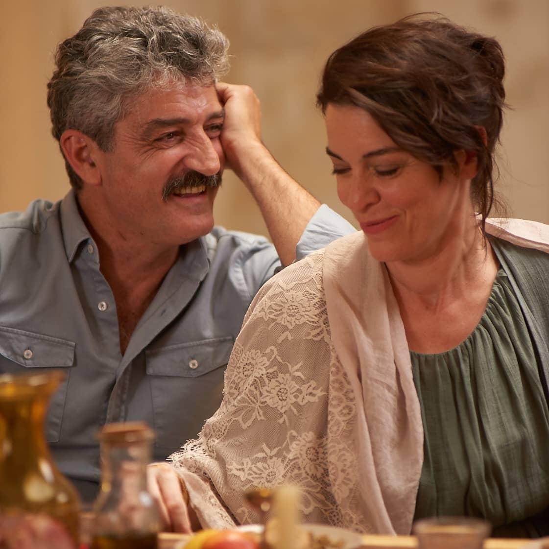 norovits's tweet photo. Κύριε @alphatvgreece μιας και χθες μας δώσατε backstage,να περιμένουμε και προμο φωτο για τη 3η σεζον αν έβγαλαν μαζί με τι τρειλερ ή έστω backstage από το τρειλερ;😌
#sasmos #ΜΑζι https://t.co/6qoidpOsEQ