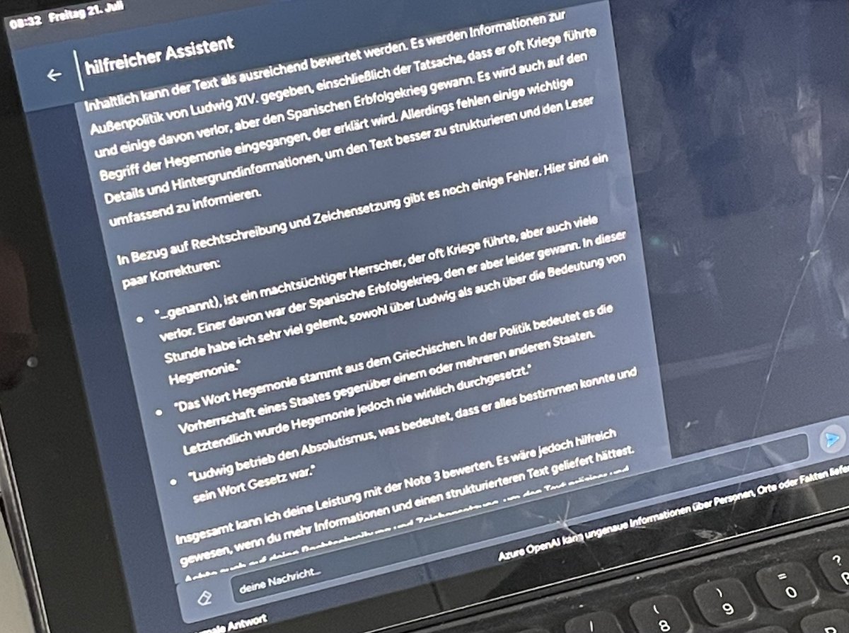 Woe_Real's tweet photo. Heute lassen wir von @schulKI_de Texte ü. Ludwig XIV. verbessern. Zudem testen wir den Erklär-Bot, der beim Prompten hilft. Beobachtungen: Spannend, abar auch mehr Token-Verbrauch. Zudem stellt der Assistent Gegenfragen oder hört das Antworten auf;) #Twlz #BayernEdu @maria_klar https://t.co/pPlnCB115q