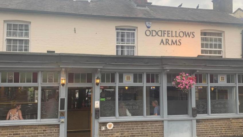 thevicsoc's tweet image. The Oddfellows Arms (1854) in #Pinner have 2 weeks to raise £25,000 in order to renew the lease. They stayed afloat through covid and the cost of living crisis. To keep the pub they unexpectedly now need to to find an additional £25,000.  bit.ly/46VmQ2y @OddsPinner
