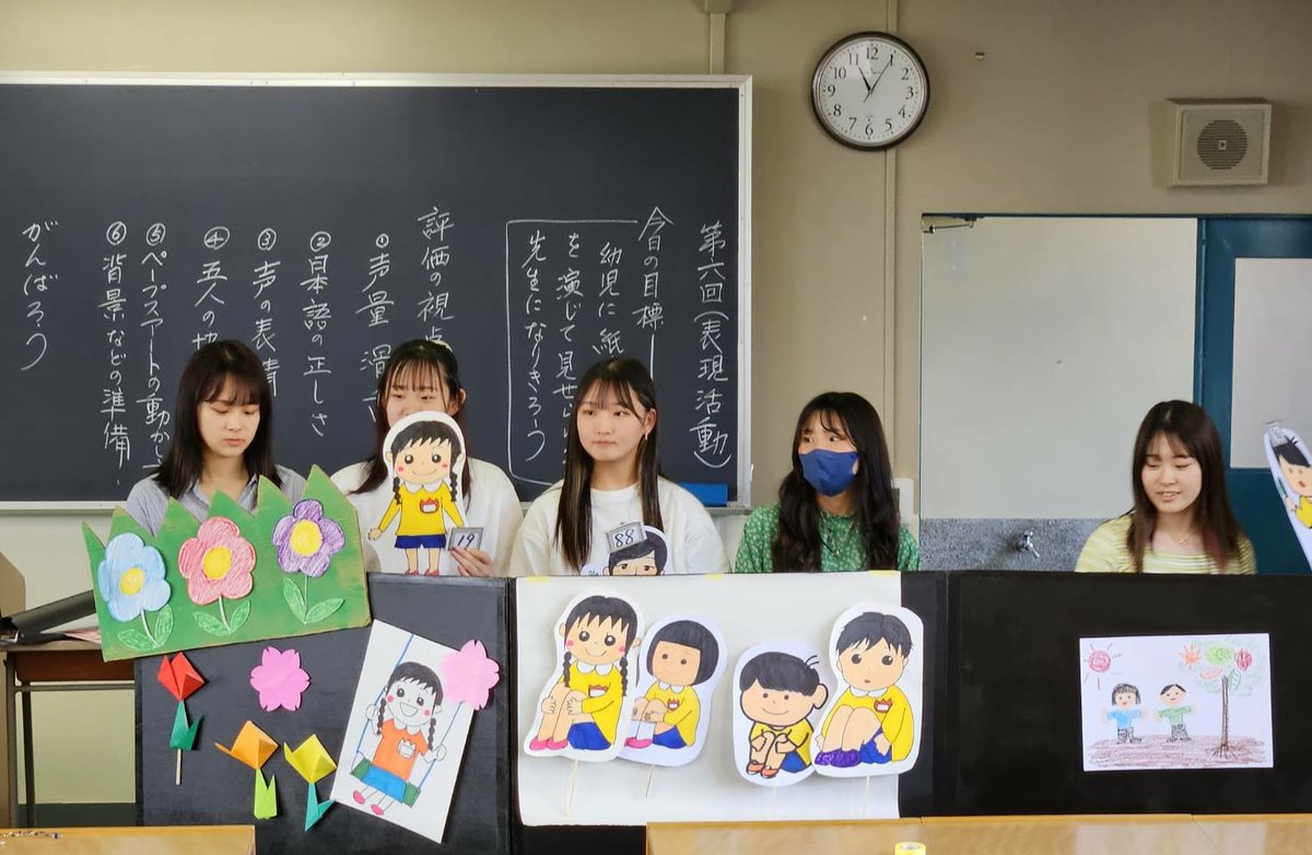 OfficialYGJC's tweet photo. 【授業風景】保育科2年生「保育内容 表現活動」の授業では、童謡を題材としたペープサートによる人形劇の発表をしています。#短期大学 #山梨学院 #保育科 https://t.co/ke8H60iXJc