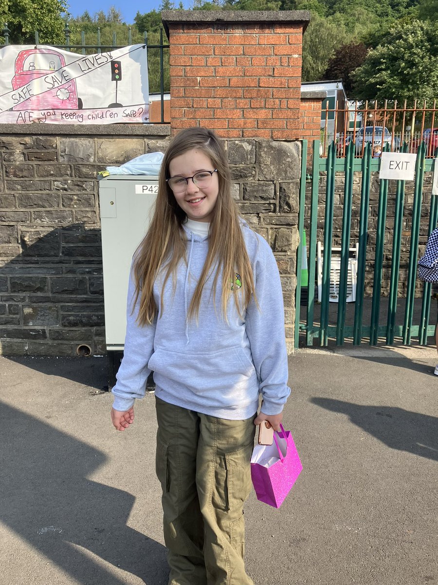 shellmorgan10's tweet photo. Edwardsville Primary 2023!!
And just like that my baby is having her last day in year 6.
She has had the best teachers all the way through.
Keep on shining in high school.
#year6leavers #proudparent @EdwardsvillePS https://t.co/1cGY4iZFij