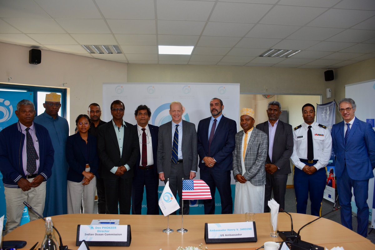 Commission de l’océan Indien COI_IOC (@commission_coi) on Twitter photo La COI honorée d'accueillir SE Henry Jardine, Ambassadeur 🇺🇸 pour 🇲🇺 & 🇸🇨 <a href="/USEmbassyMoris/">U.S. Embassy Mauritius</a>
Au coeur des échanges : sécurité maritime & architecture <a href="/MASE_programme/">#MASE Programme</a>
🗣️"Le #développementdurable de notre région et notre économie dépendent fortement d'un océan sécurisé & sûr." La COI honorée d'accueillir SE Henry Jardine, Ambassadeur 🇺🇸 pour 🇲🇺 & 🇸🇨 <a href="/USEmbassyMoris/">U.S. Embassy Mauritius</a>
Au coeur des échanges : sécurité maritime & architecture <a href="/MASE_programme/">#MASE Programme</a>
🗣️"Le #développementdurable de notre région et notre économie dépendent fortement d'un océan sécurisé & sûr."