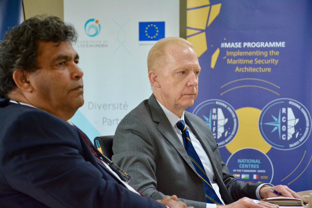 commission_coi's tweet image. La COI honorée d'accueillir SE Henry Jardine, Ambassadeur 🇺🇸 pour 🇲🇺 & 🇸🇨 @USEmbassyMoris
Au coeur des échanges : sécurité maritime & architecture @MASE_programme
🗣️"Le #développementdurable de notre région et notre économie dépendent fortement d'un océan sécurisé & sûr."