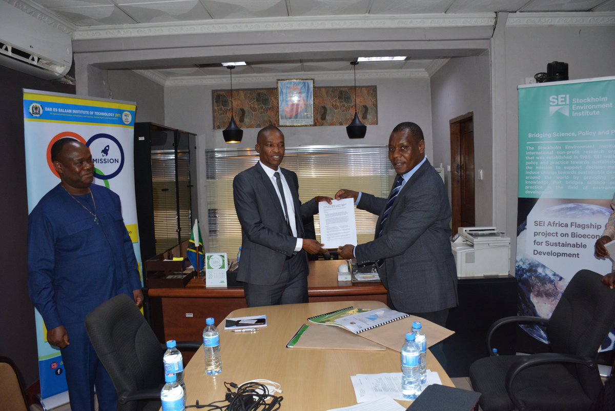 In Tanzania, see how our #Air Quality Monitoring in Dar-es-Salaam project working with <a href="/dar_dit/">Dar es Salaam Institute of Technology - DIT</a> supports the City Council by creating a baseline of air #pollution characteristics in the city. <a href="/Hakingowi/">Haki Ngowi</a>  <a href="/c40cities/">C40 Cities</a>  @Hastings_C40 <a href="/romanot200/">Romanus Opiyo</a> 

Read more: sei.org/projects-and-t…