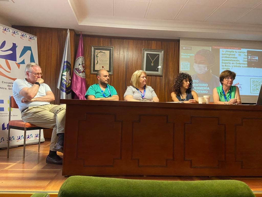 👨‍🎓El pasado jueves presentamos el 'Experto Universitario en Enfermería de Quirófano' de la #ULL frente a más de 50 profesionales sanitarios. 👩‍🎓
#euensc
¿Te interesa?: la preinscripción empieza el próximo 1 de septiembre. Toda la información en el enlace ull.es/titulospropios…