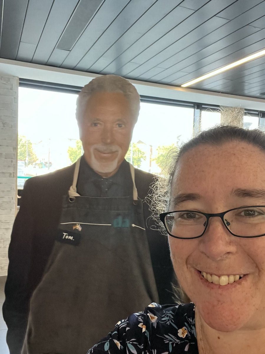 LHLawyer's tweet photo. You never know what will brighten your day! @da.coffi @RealSirTomJones @TramshedCF https://t.co/DrbBCnVJcB