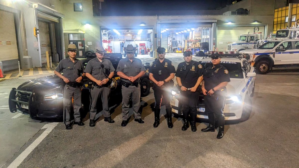 NYPDHighway's tweet photo. Last night officers from Hwy5 teamed up with @nyspolice Troop NYC to target speeding and aggressive drivers  on SI Highways. #VisionZero #teamwork https://t.co/ncWuXrdJUz