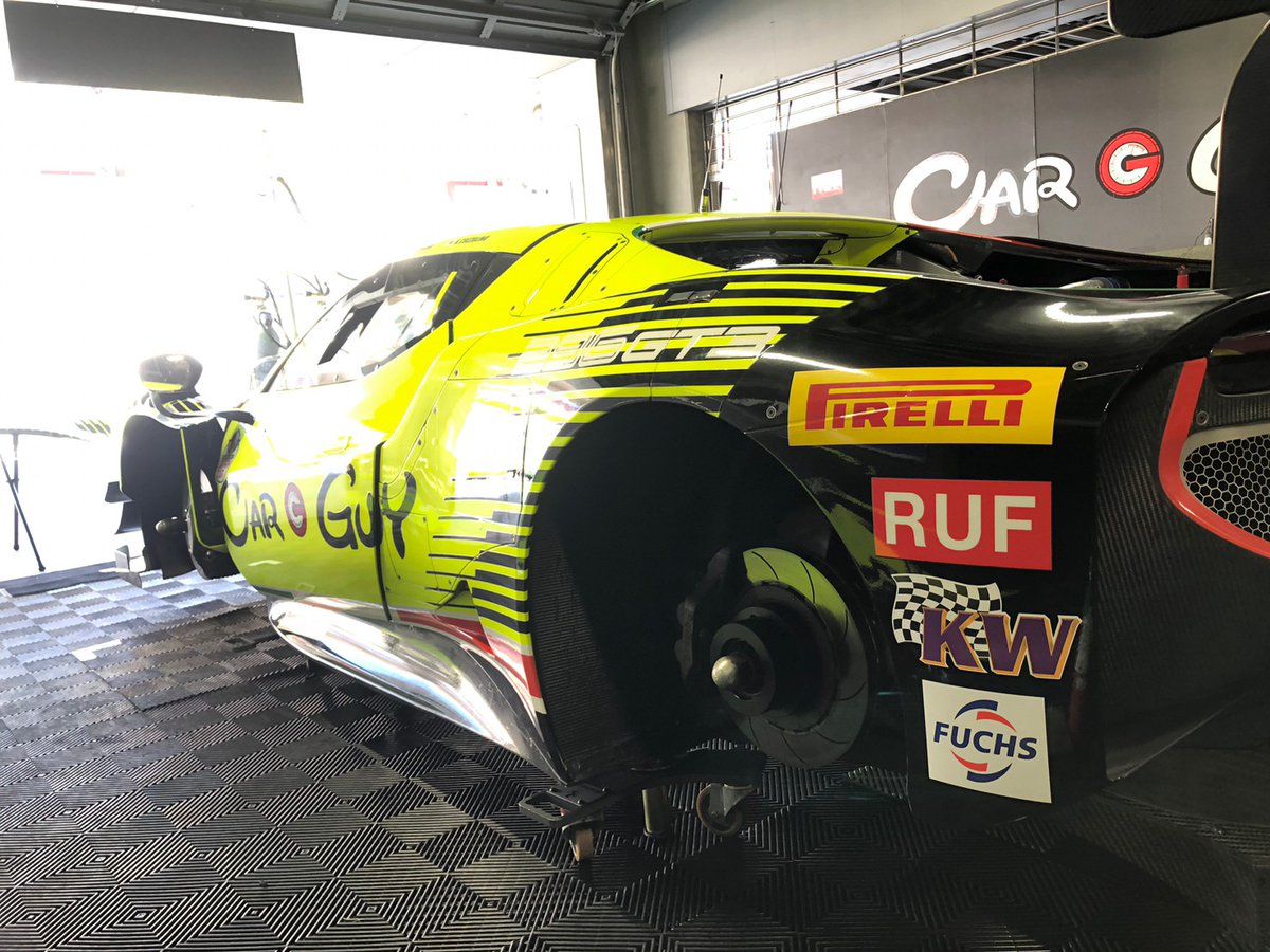abeshokai1948's tweet photo. GTワールドチャレンジ・アジア、3台のフェラーリにフックスオイル供給が実現🐎🐎🐎
# 1 CarGuy
#7 Comet Racing
#555 Maezawa Racing
明日からもてぎで第4戦が開催です!
#carguy #前澤友作 #maezawaracing #cometracing #GTWorldChAsia #GTワールドチャレンジ #フックス https://t.co/mSHH3QpbU1