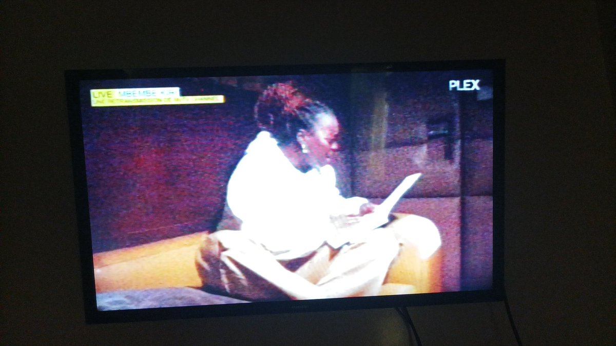 TitiNdema's tweet photo. Dans mon zapping habituel des chaînes camerounaises,je suis tombé sur cette chanson de #MoaMinga en hommage à #CabrelNanjip j'ai pas vraiment écouté les paroles,mais les images de joie, d'amour m'ont secoué.
Va en Paix 🙏🏾 https://t.co/TA5DqOpJja