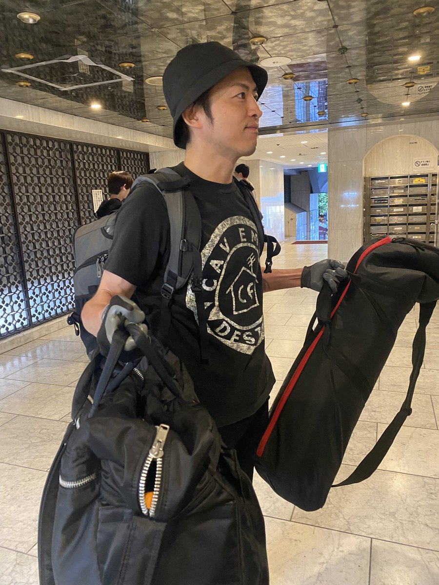 fubuki_web's tweet photo. 力持ちの小川です💪
今日は夜まで撮影です💪💪 https://t.co/VeIPCaMZbW