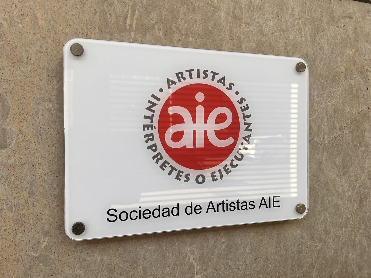juanchoaguado's tweet photo. Hoy debatimos sobre IA e industrias creativas (el impacto en la música) en @aieartistas con @claud10 @albarenal y un elenco de primera #ProyectoInnovacom https://t.co/UdZJQncZwz