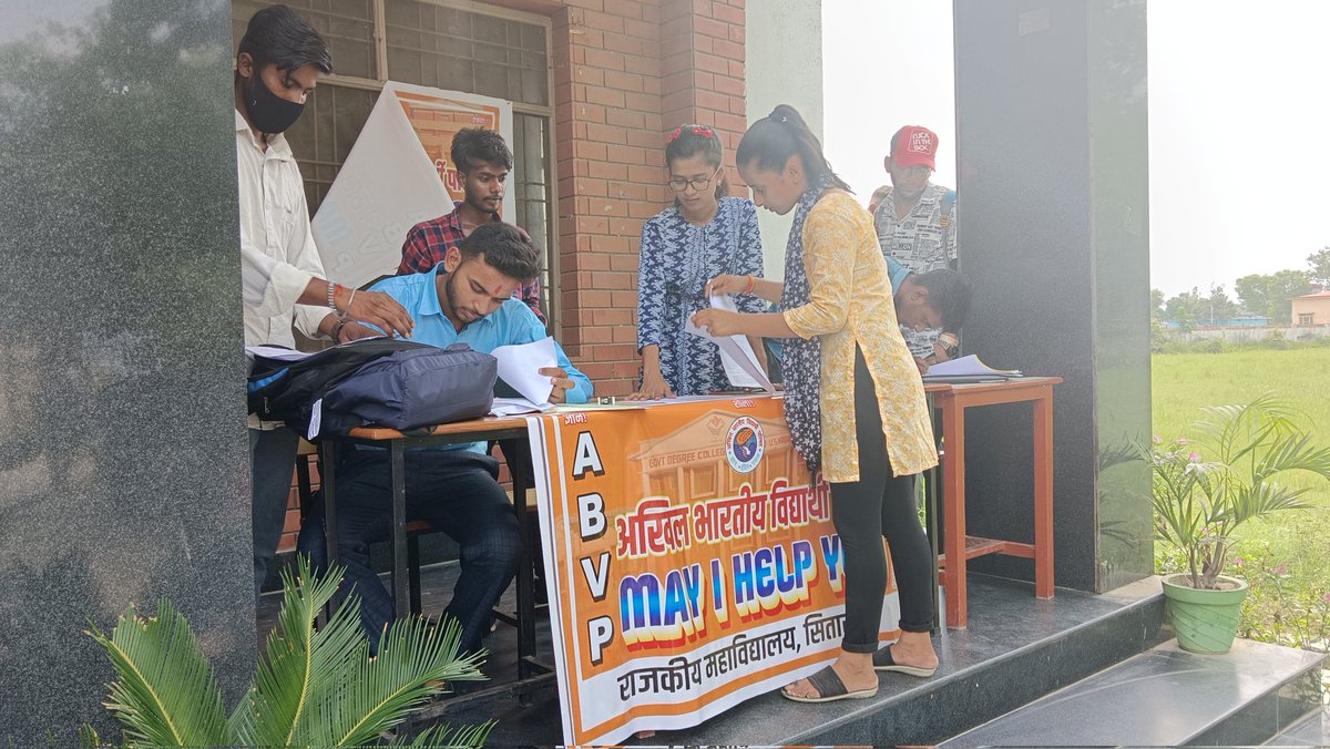 YogiJi31's tweet image. #ABVP_uttranchal
#ABVP_sitarganj
#help_desk

सेवा ही संकल्प 
राजकीय महाविद्यालय सितारगंज में प्रवेश संबंधित किसी भी प्रकार की समस्या हेतु सम्पर्क करे.... 
प्रवेश के तीसरा दिन अपने साथियों के साथ सेवा जारी....
अभाविप सितारगंज
#JOIN_ABVP