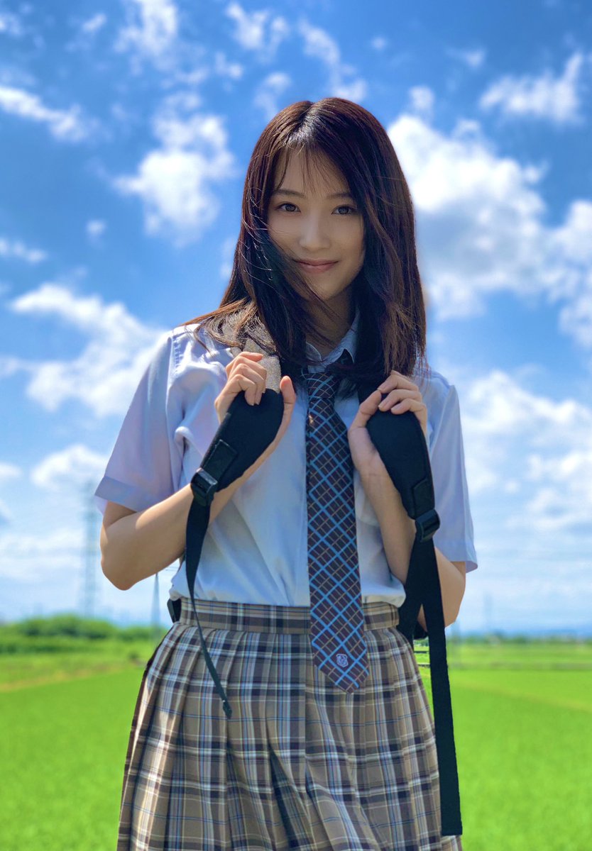 questionzombies's tweet photo. 何で、ソは青い空なのか腑に落ちないまま卒業しました。 https://t.co/YXJsFyIzPj