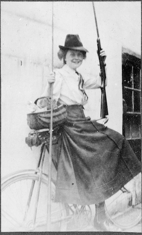 Join <a href="/caitbeaumont/">Prof Caitríona Beaumont</a> @MaryMcAuliffe4 and <a href="/Fionnuala88/">Dr Fionnuala Walsh</a> as they uncover the afterlives and trace the life stories of lesser known activist women. Listen to 'AFTERLIVES: Grannies, Guns, and Archives - Tracing revolutionary &amp; post revolutionary women's lives' historyhub.ie/afterlives-gra…