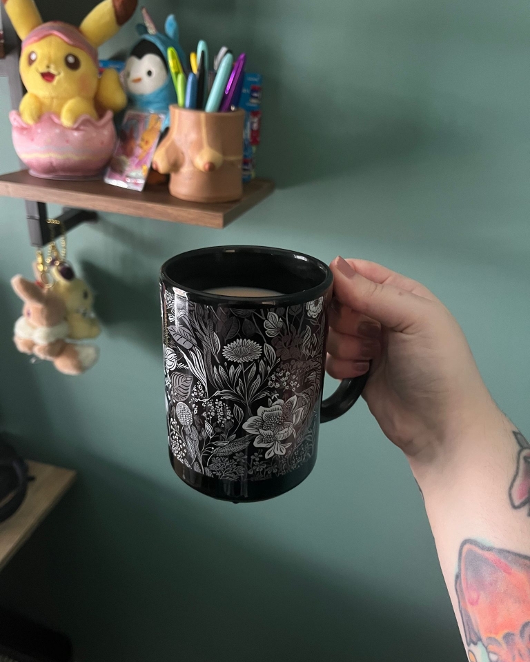 SlackJawSticker's tweet photo. Some pictures from a happy customer! 

Thank you so much for your order, it means the world to us 💜

#SmallBusiness
#Gothic
#horrorhomeware
#gothicmugs
#gothhomeware
#witchvibes
#autumnvibes
#mushrooms https://t.co/ukwEH5IGQS