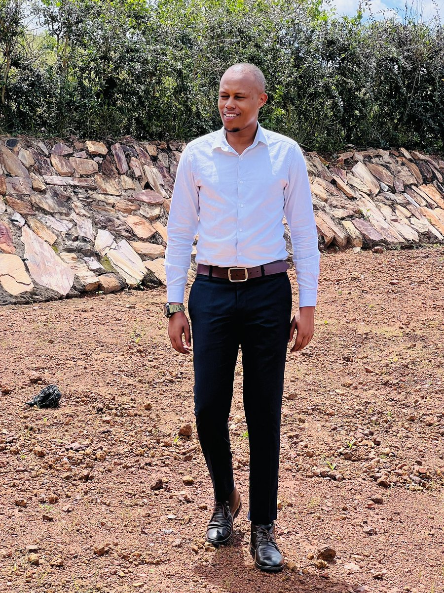 MwesigyeFranks's tweet photo. Attacking the day in my short-sleeved shirt 😎 https://t.co/0Zej5fUh8P