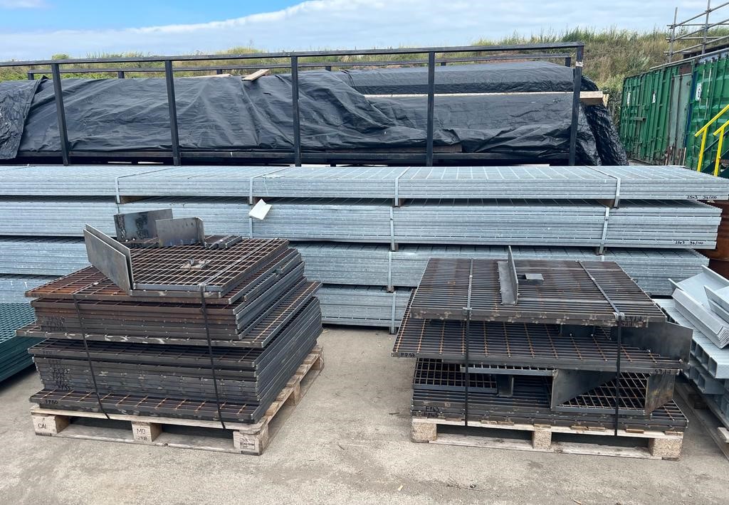 Open mesh steel flooring fabricated to size including cut outs, hinged panels and welded kick plate - delivered to the galvanisers this morning ready for install at a water treatment works next week.💥
 For any flooring enquiries get in touch info@elemy.net / 01642 480844