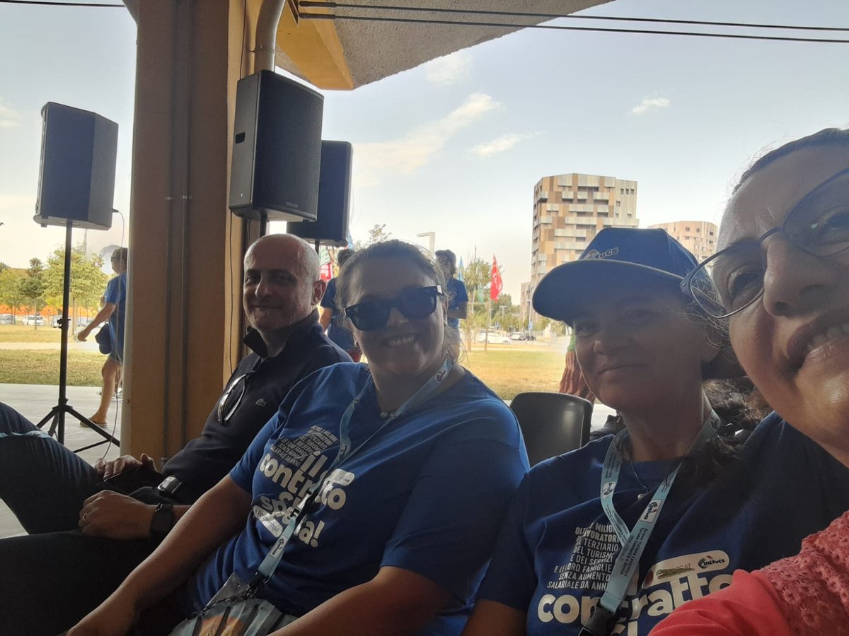 Oggi  a Bologna alla manifestazione Nazionale per rivendicare il rinnovo dei contratti Nazionali del terziario, del turismo e degli studi professionali che ad oggi non sono stati ancora rinnovati
VOGLIAMO I CONTRATTI.. CI SPETTA. W la Uiltucs