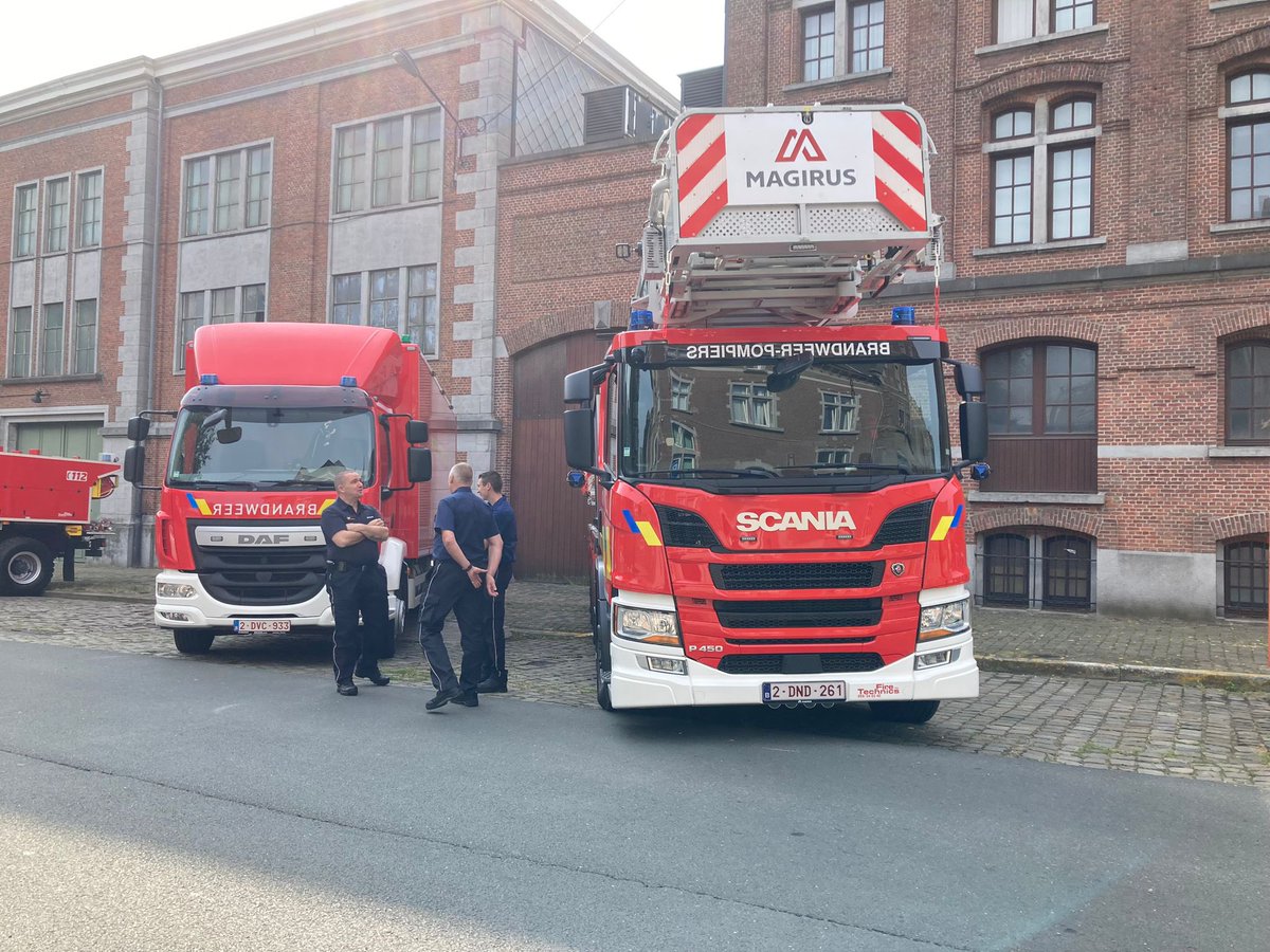 Brw_Westhoek's tweet image. De nieuwe mobiele commando unit is aangekomen in Brussel.  Nu wachten tot de start van de feestelijkheden met als hoogtepunt het nationaal defilé voor de koning.  Live op Canvas vanaf 15u.

Kijken jullie ook? 

#be2107 #brandweer #westhoek #wijzijnervooru