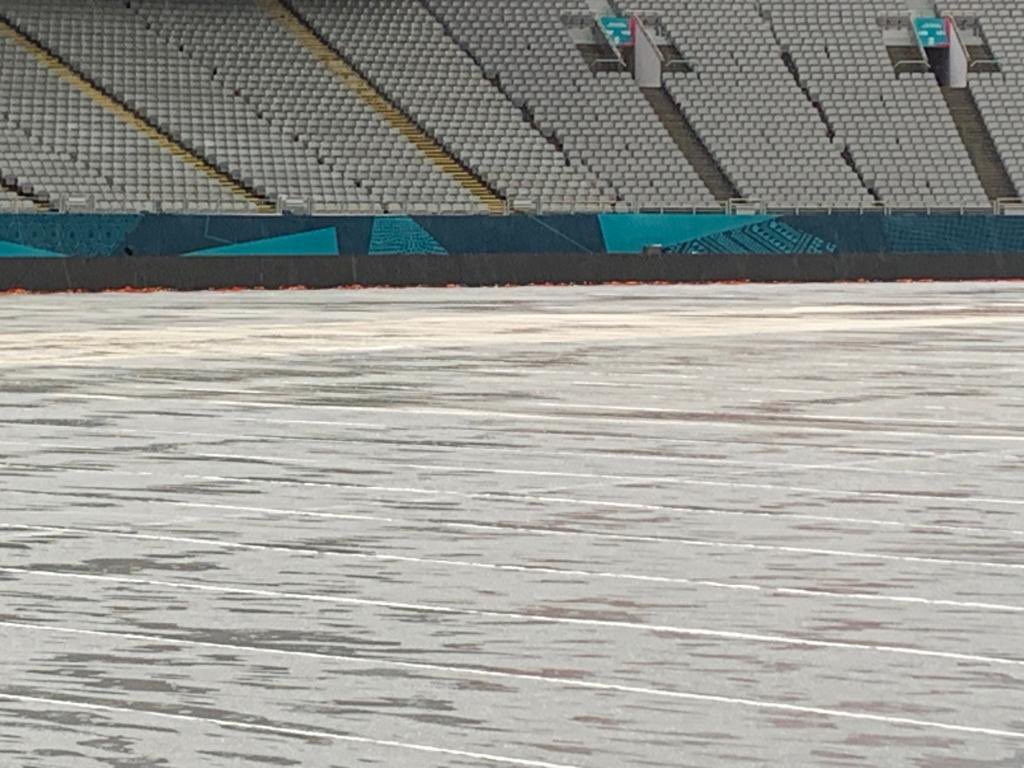 SSStadia's tweet photo. Rather a lot of rain for the @SSStadia guys in Auckland covering the pitch with the MacLeod Cover after the fantastic game yesterday. 
#doingourjob #rain https://t.co/88SBTfV5iS