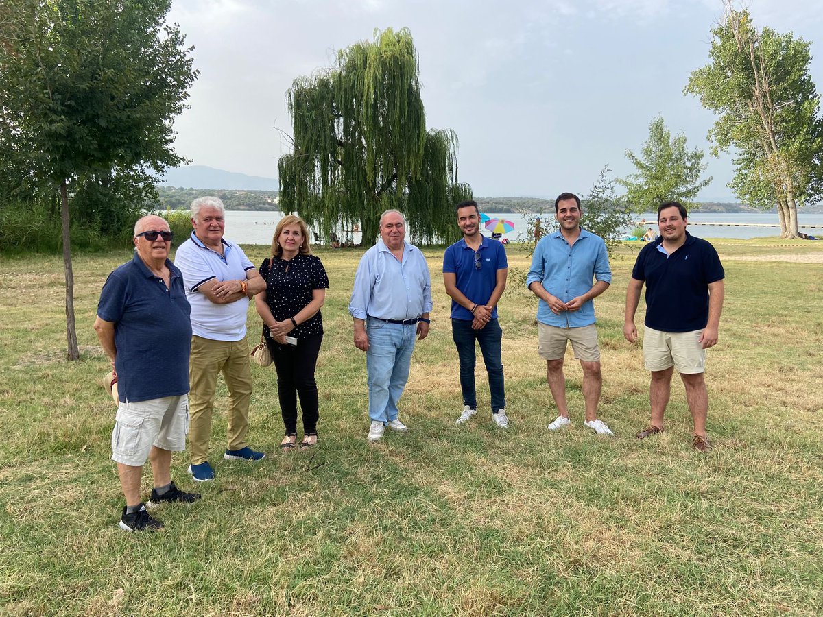 vicentetiradopp's tweet photo. Después de recorrer la maravillosa Sierra de San Vicente junto a @RobertoGLaredo , Pte @nnggtoledo terminamos en Cazalegas junto a su Alcalde @franj_blanco y su equipo.                                    #EsElMomento @NunezFeijoo @ppopular . #VotaPP. https://t.co/xpFMc7MFKo
