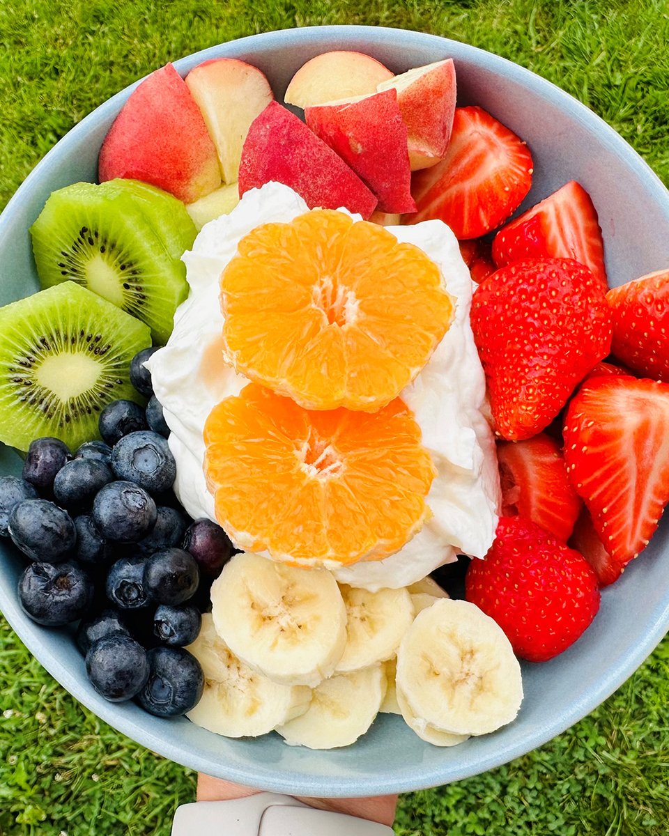 SlimmingWorld's tweet photo. Breakfast, lunch and dinner inspiration… yes please 👋! Our Miss Slinky 2023, Sarah, lost an incredible 7st by following our healthy eating plan, #FoodOptimising. Click to follow in her footsteps, eat the foods you love and still lose weight: https://t.co/lLIYPhZbZ7 https://t.co/oLAQeajiUL