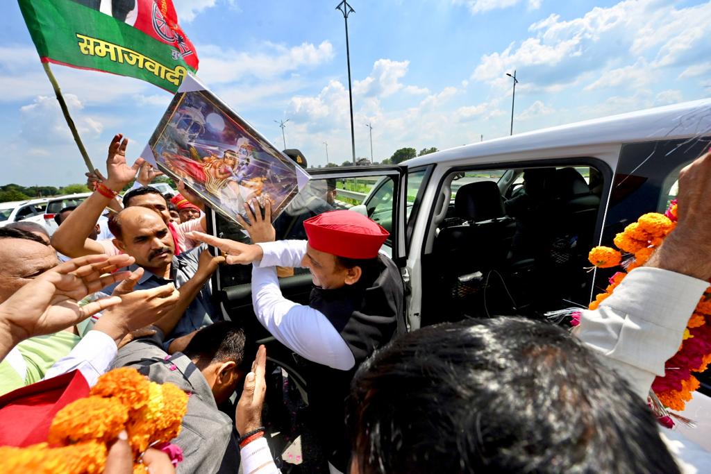 riteshyadavsp's tweet photo. माननीय राष्ट्रीय अध्यक्ष श्री अखिलेश यादव जी का जालौन दौरा।
@yadavakhilesh https://t.co/OXtQ8GUHx2