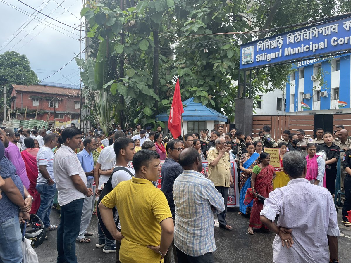 AnindyaDas1's tweet image. সি পি আই( এম) দার্জিলিং জেলা কমিটির ডাকে,  শিলিগুড়ির পানীয়জলের সমস্যা নিয়ে পৌর কর্পোরেশন অভিযান হবে। 
#CPIM #JoinCommunistParty #joincpim