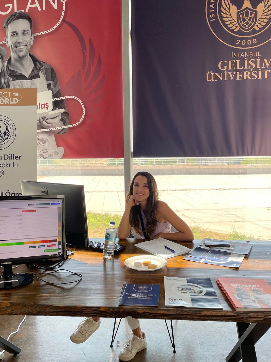 igu_sbf's tweet photo. Tercihlerinizi en doğru ve gerçekçi şekilde yapabilmeniz hayallerinize ulaşmakta size çok yardım edecektir. Tercih robotumuz ve alanında uzman hocalarımız tercih döneminizde yanınızda! #yks2023 #tercihdanışmanlığı #igüsbf https://t.co/2RBualCB6N
