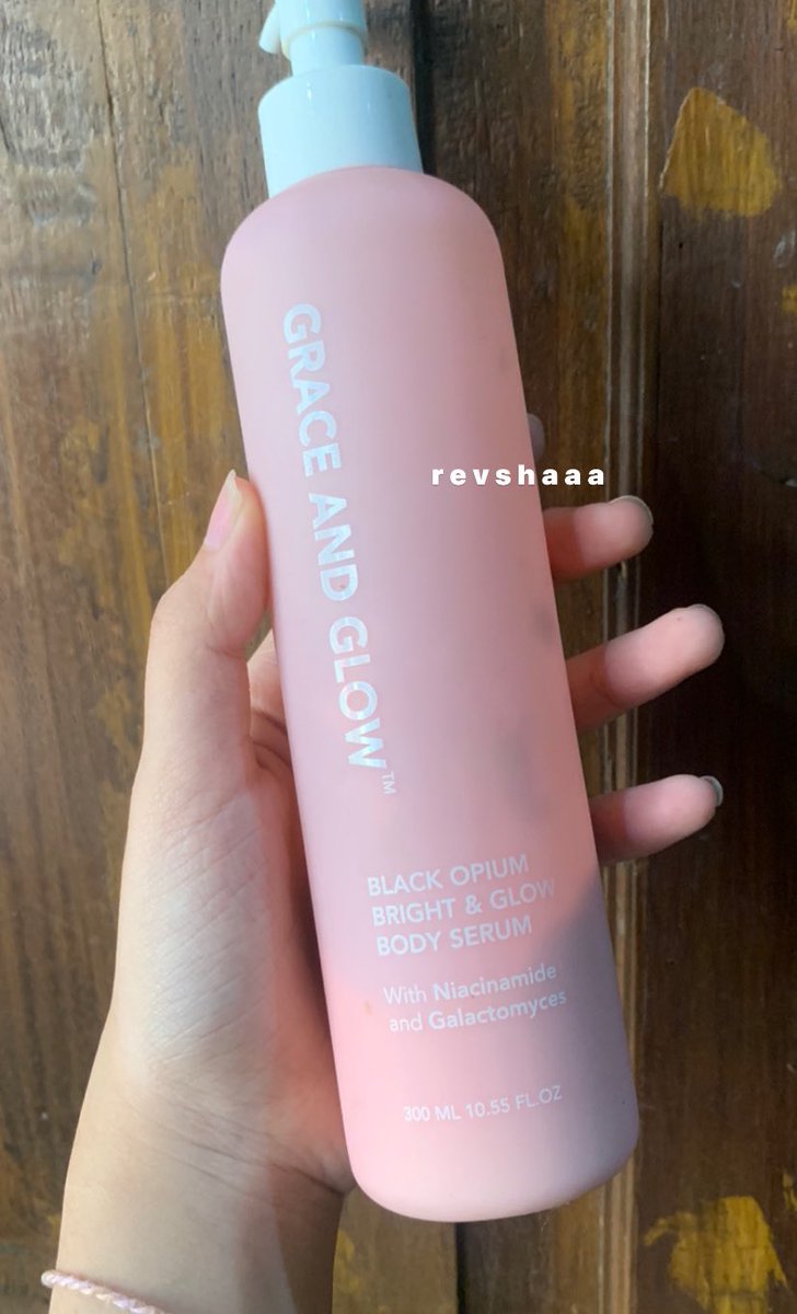 revshaaa's tweet photo. 3. Grace and Glow Body Serum

aku pakai grace and glow ini udah setahunan, aku  pribadi selalu beli yang black opium yahh

anw dia nih pas dipake ada effect tone up nya jadi kulit kita bisa cerah seketika. buat wanginya ya wangi black opium, enakk bgt serius😭🤍 https://t.co/7qqYZcChtE