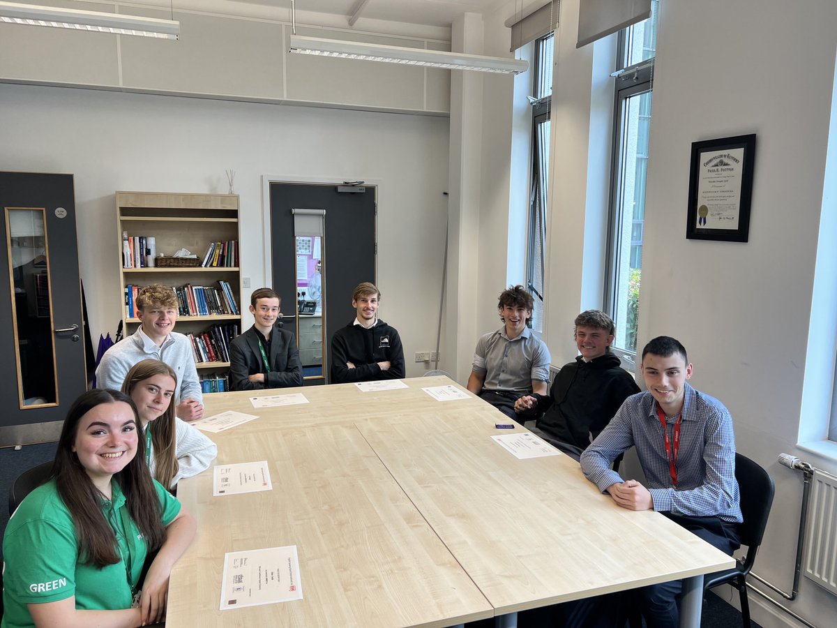 It was a pleasure to award the ESB Level 3 Certificate in Speech to ⁦@SouthBromsHigh⁩ students today. Thank you to Mr Price for supporting this valuable enrichment opportunity. Students appreciated how it had improved their oracy and public speaking skills.
