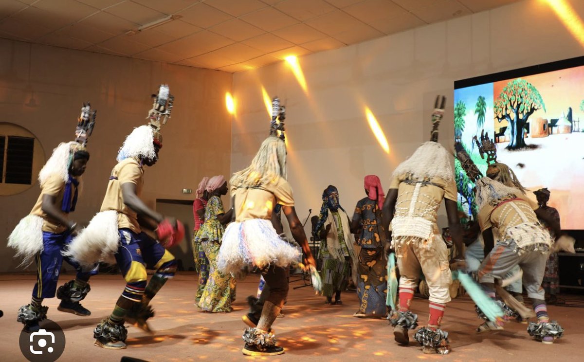 Voir les images de l’événement biennal qui s’est tenue à Mopti m’a émerveillé et m’a donné espoir que la culture malienne continuerai d’exister j’encourage l’état et la population malienne à continuer de mettre en avant cette culture qui est notre identité une partie de nous