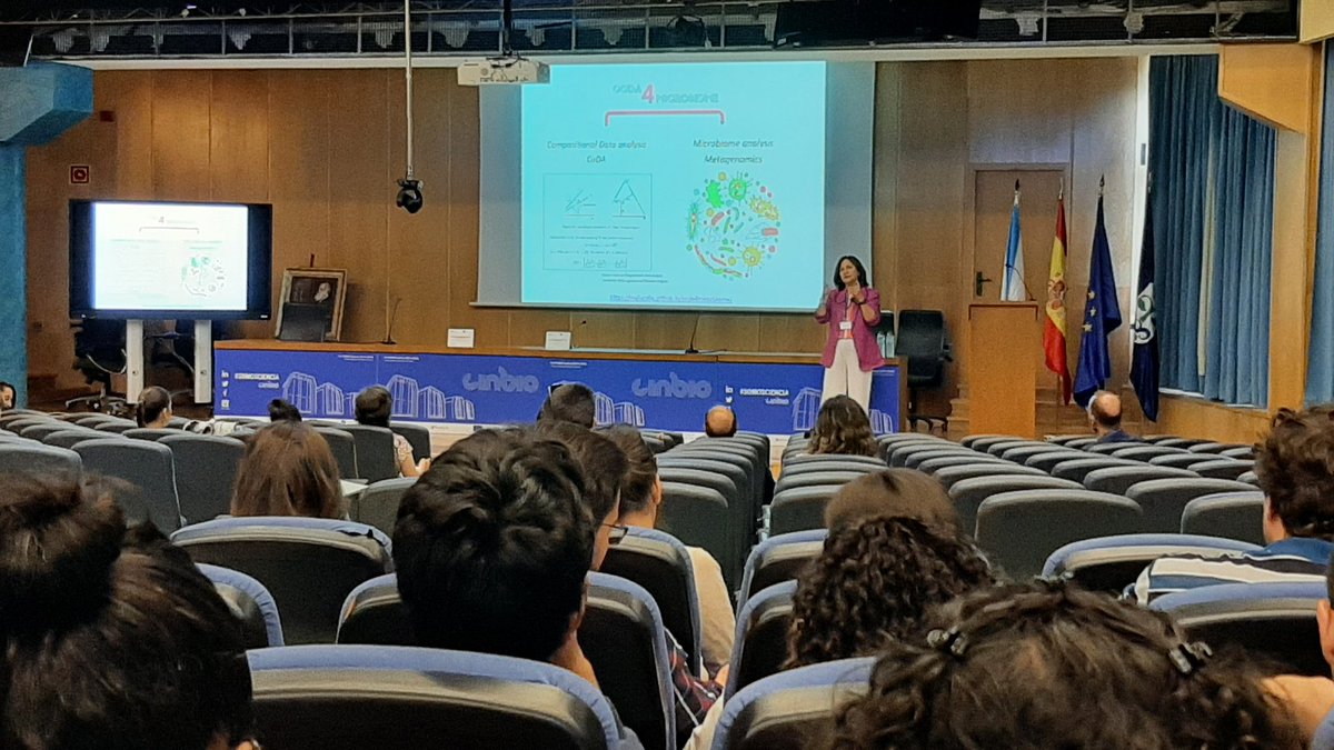 M. Luz Calle is our second speaker at #6AMCINBIO! 📊📈 Thanks for sharing your interesting work about Compositional data analysis for microbiome studies