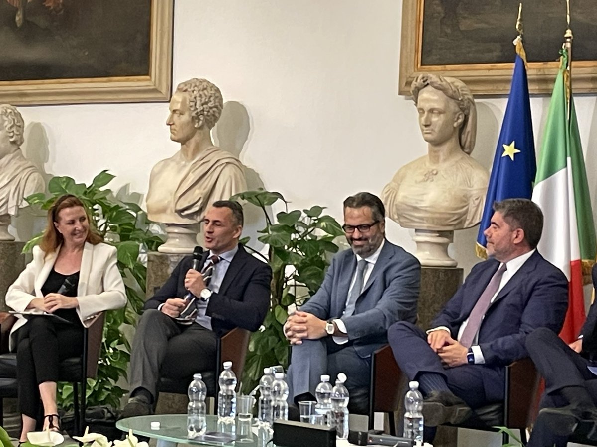 Motrix70's tweet image. Secondo Marco Molinaro di @Accentureitalia la formazione nella sicurezza cibernetica è un processo dinamico che non si ferma mai per qualsiasi livello culturale e professionale. L’importante è la #CyberSecurityAwareness @comuneroma