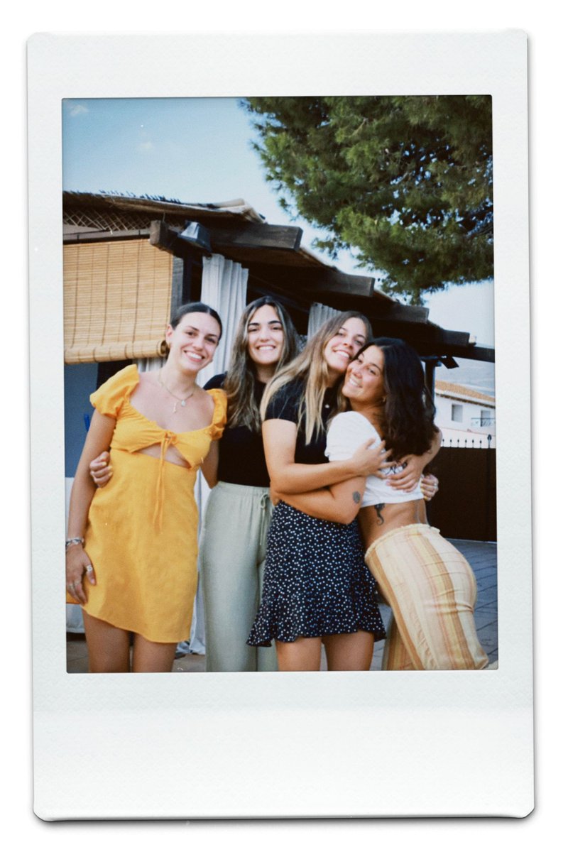 AlmuCastilla's tweet photo. Una cena de verano 🌺🧡🌺🧡🌺🧡 https://t.co/WyR1dDmZ7H