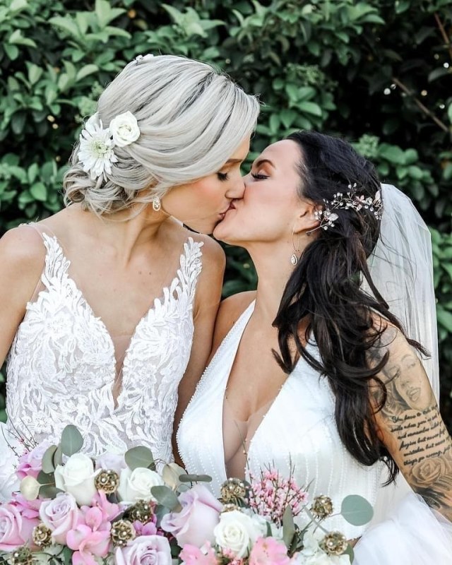 nononse74990359's tweet photo. Lesbian weddings... feel the bliss..🌈💍👰👰💕♀️♀️👩‍❤️‍💋‍👩👭♥️🏳️‍🌈 #lesbianlove #lesbianwedding #girlslovegirls #happiness #sapphic #lesbianlife https://t.co/GK1kdrCVag