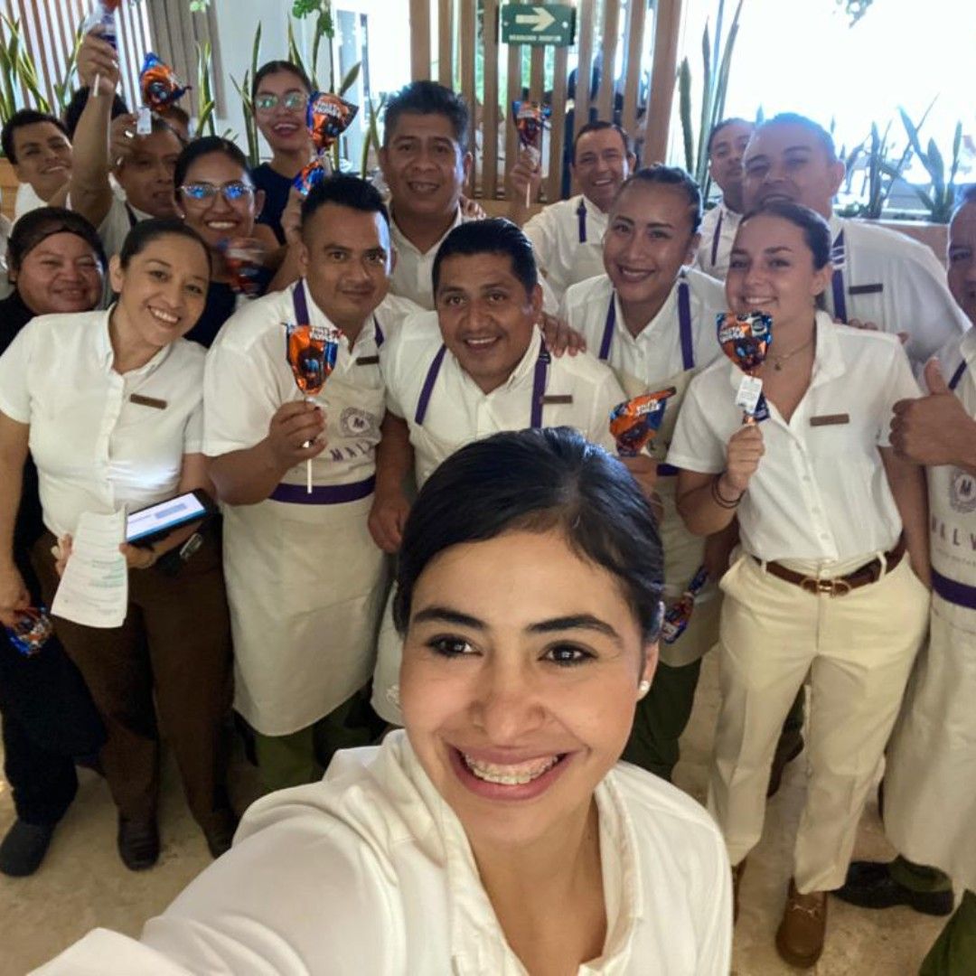 VatelMalaga's tweet photo. #AlumnosVatelMadrid ¡Saludos desde Cancún!  🇲🇽

Lucie, alumna del segundo año del programa en #InternationalHotelManagement, nos saluda desde el hermoso {hashtag|\#|ParadisusCancún}, hotel donde se encuentra realizando sus #PracticasProfesionales. https://t.co/DRugPd39gW
