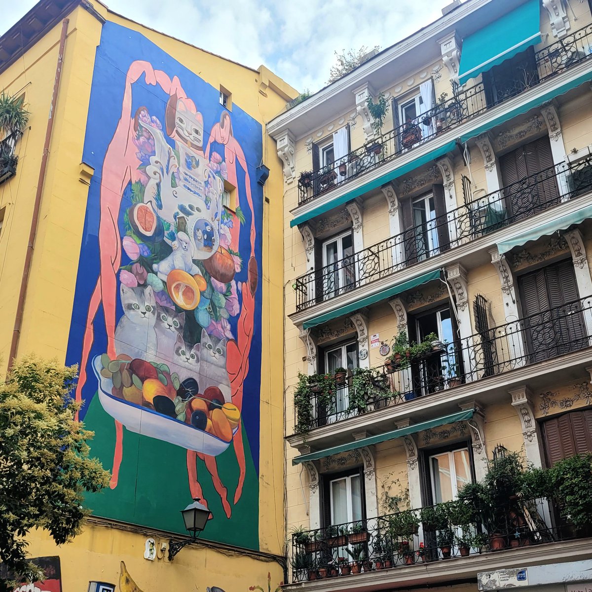 Calle de Embajadores, Madrid
.
#StreetArt #art #artederua #artecallejera #zonaurbana #fachada #urbanarea #friday #FelizViernes #goodmorning #BuenosDias #Bomdia #cats #arte
