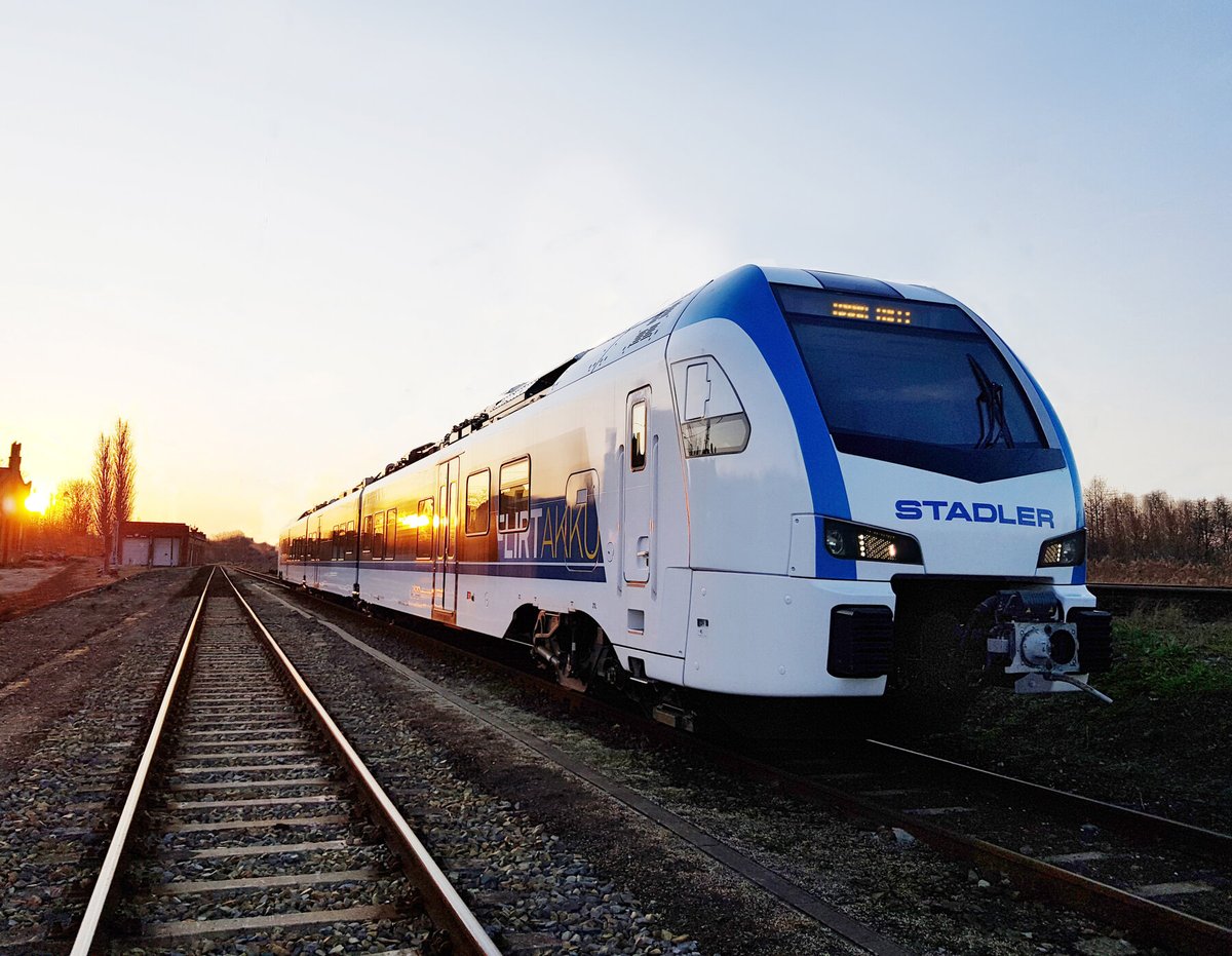 ÖBB has awarded Stadler a 10-year framework contract to supply up to 120 FLIRT Akku battery multiple units. The first 16 units will enter service in 2028, replacing DMUs on the Kamptalbahn from Krems an der Donau to Sigmundsherberg.