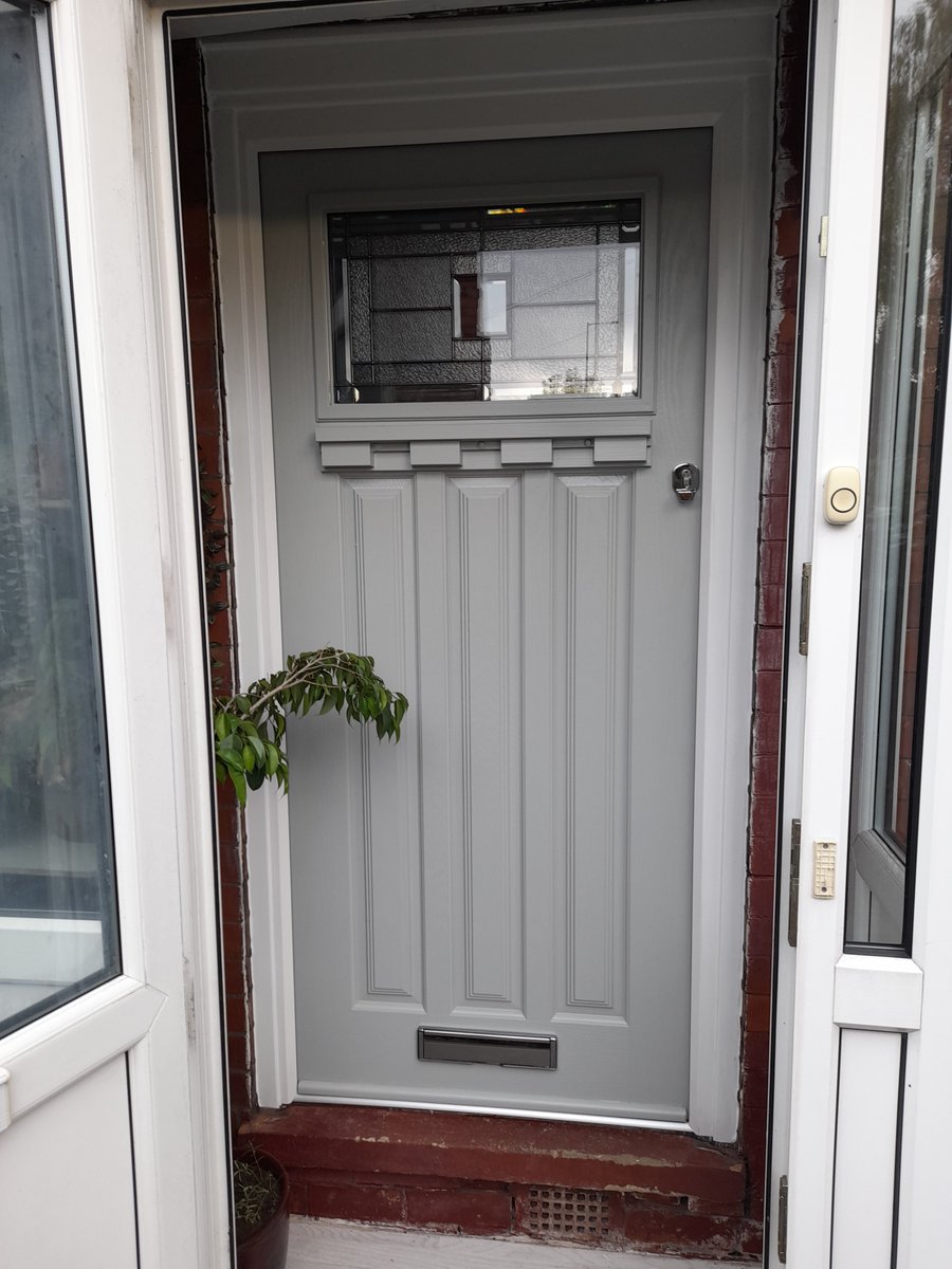 force8doors's tweet photo. Stunning Trafalger Square in silver grey, with matching letterplate and fingerpull and fitted with an ERA autolock for extra security👏

Lovely entrance way and as always, staying #aheadofthecurve 🔥

#force8 #force8doors https://t.co/X9yBTARWzB