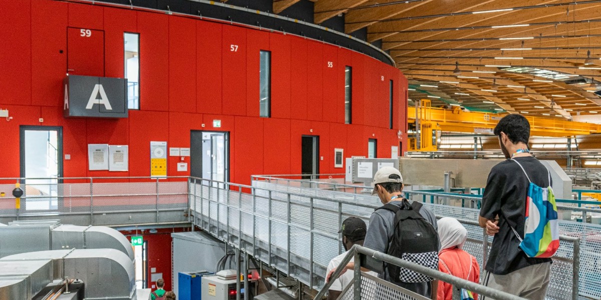 psich_de's tweet image. 💥 Spannender Tag am PSI! 💥 400 jugendliche Teilnehmende der 55. Internationalen Chemieolympiade #icho2023 besuchten gestern das PSI und die #SwissLightSource #SLS.