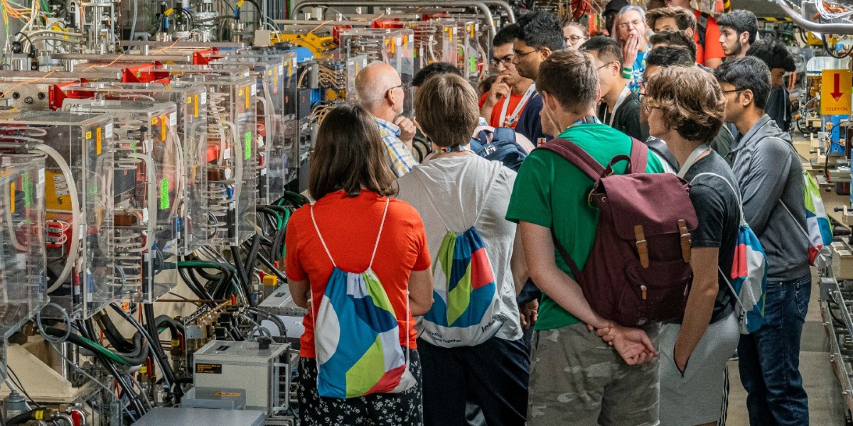 psich_de's tweet image. 💥 Spannender Tag am PSI! 💥 400 jugendliche Teilnehmende der 55. Internationalen Chemieolympiade #icho2023 besuchten gestern das PSI und die #SwissLightSource #SLS.