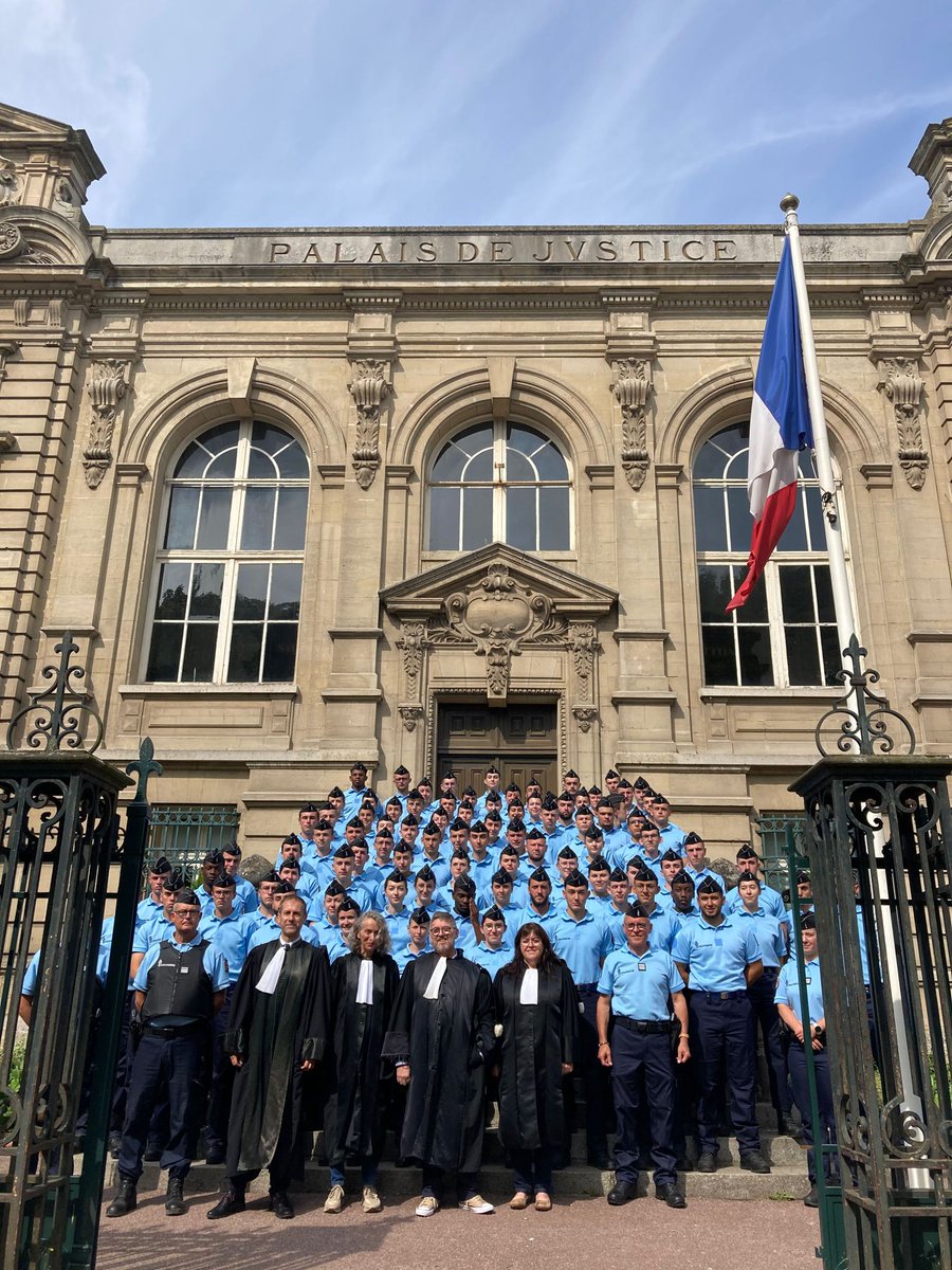 Prestation de serment de 90 gendarmes réservistes. Leur engagement va leur permettre de contribuer à la protection de la population, à la sécurité nationale et à renforcer l’activité de la gendarmerie sur le ressort. <a href="/gendarmerie_076/">Gendarmerie de la Seine-Maritime</a> #jelejure #prestationdeserment