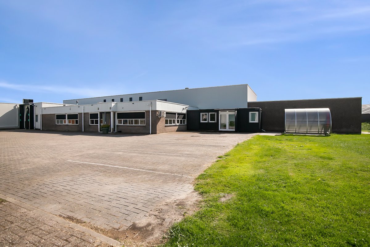 SchoonhovenBOG's tweet photo. [TE KOOP MAKKUM] Keurig vrijstaand bedrijfspand op ruime kavel op het bedrijventerrein aan de oostzijde van het (watersport)dorp Makkum, BVO ca. 1.324 m².

Meer weten? https://t.co/FupZuDJ7zf https://t.co/zxSn6MyzQI