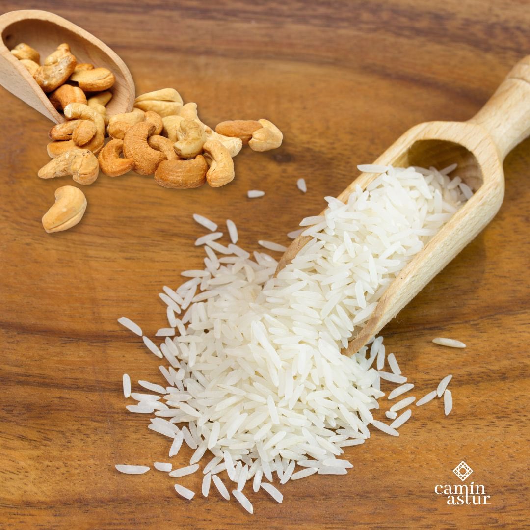 🧑🏻‍🍳Os traemos otra deliciosa receta para haceros la boca agua. Hoy os proponemos un plato de arroz basmati con azafrán y anacardos.
🍚Y es que este tipo de arroz, de grano fino y alargado y con un agradable aroma, es una gran opción para estos días de calor. Mirar nuestra web!